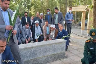 آیین غبارروبی و عطرافشانی گلزار مطهر شهدای نهاوند به مناسبت هفته قوه قضاییه
