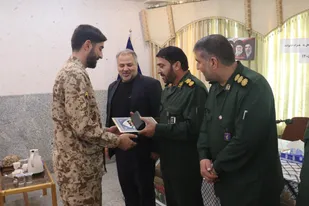 برگزاری مراسم تجلیل از کارکنان وظیفه متاهل همراه با خانواده
