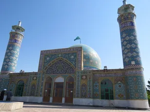 آئین غبار روبی ضریح مطهر امامزاده محمد دیباج در درگز+تصاویر