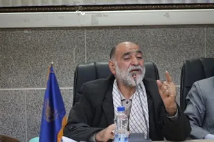 با بصیرت افزایی می توان مقابل نفوذ دشمنان ایستادگی کرد