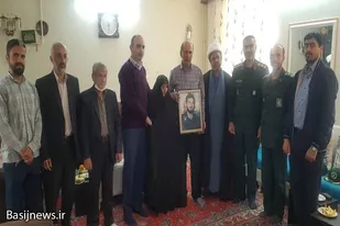 دیدار مسئولان تیپ انصارالحسین(ع) همدان با خانواده شهید &laquo;دهقان&raquo;