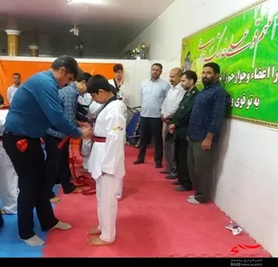 مراسم اهداء کمربند مشکی به تعدادی از ورزشکاران درچه برگزار شد