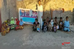 توزیع ۱۰۰ بسته لوازم التحریر در بخش بم پشت سراوان