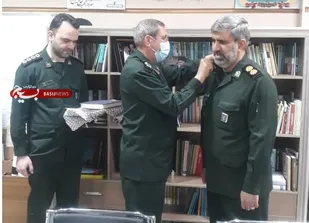 اعطای درجه سرهنگی به جانشین فرمانده  سپاه ناحیه حضرت روح الله