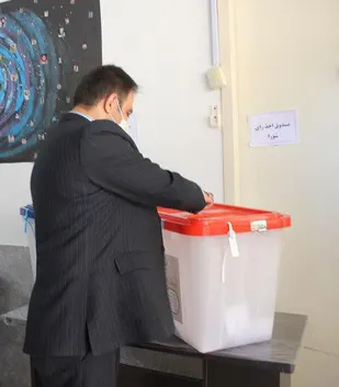 مشارکت در انتخابات مشت محکمی بر دهان یاوه گویان است