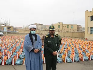 ۲۰۰۰ بسته  کمک معیشتی در شهرستان فیروزکوه توزیع شد