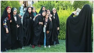 بررسی جایگاه دختران در اسلام و جامعه اسلامی در گفتگو با کارشناس قرآن، حدیث و مدرس دانشگاه
دختر جامعه&zwnj;ساز است