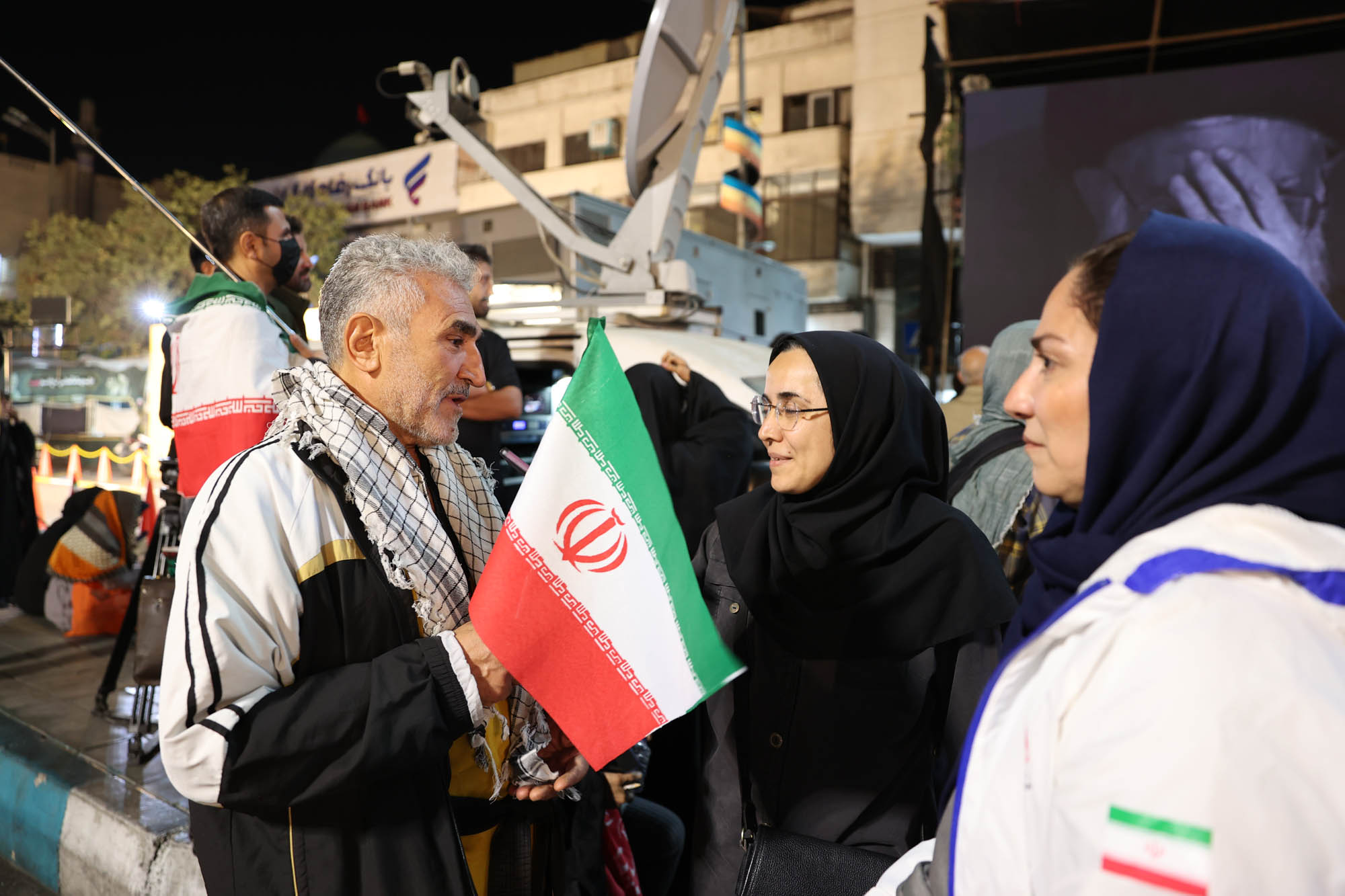 اجتماع بزرگ جامعه ورزش و جوانان «ورزش، جان‌فدای ایران» در میدان انقلاب