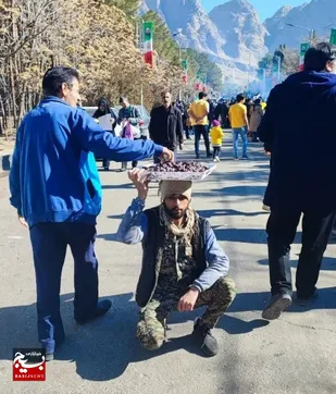 پذیرایی از زائران سردار دلها با سوغات معروف ریگان