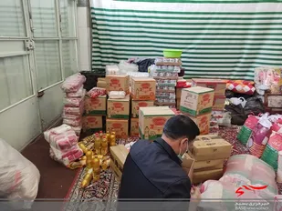 تقدیم کمکهای نقدی به نیازمندان و پخت غذای گرم