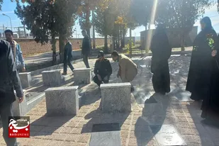 عطرافشانی و گلباران گلزار مطهر شهدای شهر فیروزان و محله امیرآباد