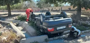 زخمی شدن یک نفر در اثر واژگونی خودروی پراید