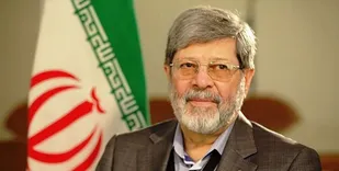 مرندی: چرا باید به واکسنی که با فناوری ناآزموده تولید شده اعتماد کنیم؟/ حتی شهروندان آمریکا در صورت عوارض مجاز به پیگیری حقوقی نیستند