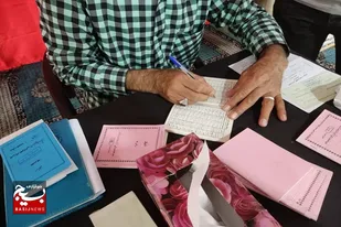 وام کارگشایی به دو نفر در محله اسلامی سرخه اهدا شد