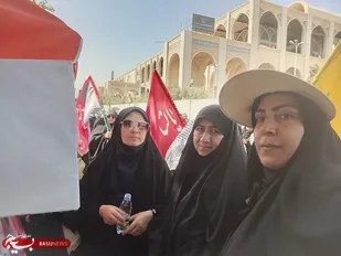 حضور بسیجیان حوزه حضرت ام البنین  س شهر محمدیه در مراسم وداع  وتشییع رهبر شهید
