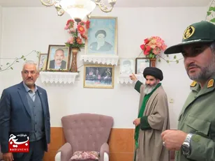 به مناسبت دهه فجر از خانواده‌ی معظم شهید بربریان تجلیل شد