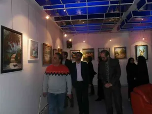 بازدید هنرمندان شهرستان میامی از نمایشگاه نقاشی پژواک درشاهرود