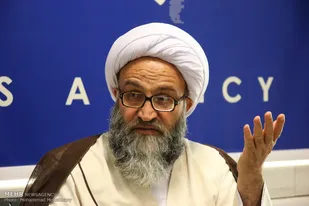 دولت برای انحراف افکار عمومی تاریخ را تحریف نکند