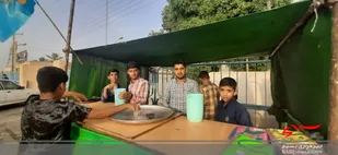توزیع شربت و شیرینی به مناسبت فرارسیدن عید غدیر در موکب غدیر با همکاری مردم،پرسنل سپاه فاریاب و بسیجیان