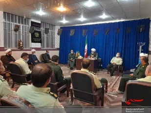 دیدار کارکنان سپاه و نیروی انتظامی شهرستان دلفان با امام جمعه در هفته دفاع مقدس