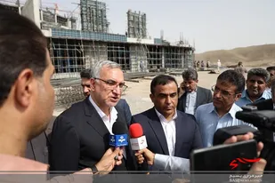 بازدید وزیر بهداشت و هیئت همراه از بزرگترین پروژه جنوب استان در ایرانشهر