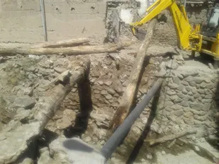 روند بازسازی پل مخروبه روستای استیلی(اسطلو) در سراب آغاز شد+عکس