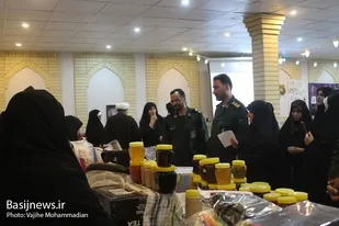 بازدید مسئولین سپاه از نمایشگاه طرح اسوه حوزه حضرت فاطمه (س) همدان