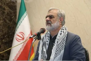 عشق به شهادت در وجود حاج قاسم موج می زد/جانفشانی شهدا امنیت را برای ما به ارمغان آورد