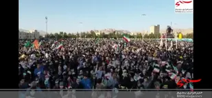 اجرای سرود سلام فرمانده در شهر کرمان با حضور اقشار مختلف مردم