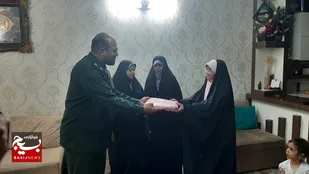 تجلیل از دختران شهدای مدافع حرم سمنان به مناسبت روز دختر+ عکس