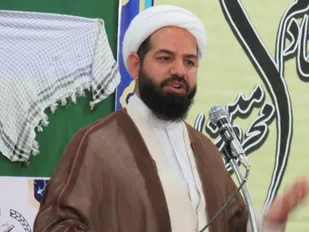مسئول و مدیر بسیجی کسی است که شبانه روز برای حل مشکل و درد مردم تلاش کند و آرام نگیرد