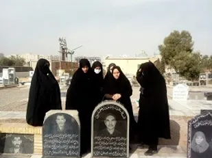 غبارروبی مزار مادر شهدا توسط حوزه نرجس خاتون ناحیه مرکزی یزد