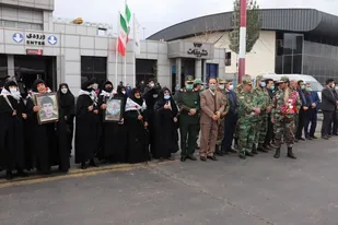 استقبال از مادر شهید حسنی با حضور فرمانده سپاه امیرالمؤمنین (ع) استان ایلام
