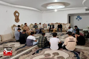 دیدار جمعی از بسیجیان نهاوند با خانواده شهید &laquo;امیرعلی مومیوند&raquo;