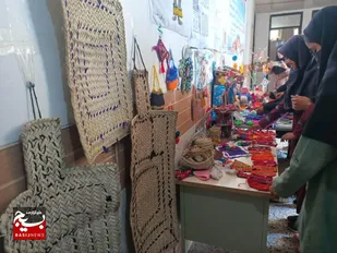 نمایشگاه دستاوردهای بومی و محلی خواهران بسیجی در روستای دریدر برگزار شد