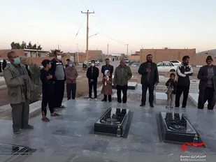 غبارروبی و عطرافشانی قبورشهدای روستای شهید پرور ابراهیم آباد