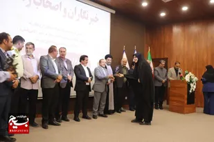 خبرنگاران رکن اساسی نظام و انقلاب هستند