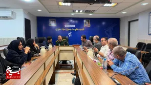 تجلیل فرمانده سپاه ناحیه ساری از خبرنگاران در نشست خبری