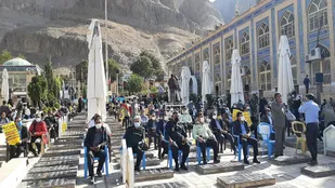 هزاران کرمانی فریاد مرگ بر آمریکا را در جوار مزار حاج قاسم سر دادند