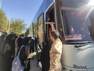 اعزام کاروان50نفری خانواده شهدا به مشهد مقدس