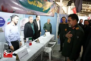 بازدید فرمانده سپاه انصارالحسین(ع) همدان از غرفه&zwnj;های خدمت هفته بسیج اصناف