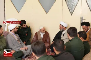 دیدار صمیمی پاسداران و سربازان سپاه حضرت ابوالفضل (ع) لرستان با حجت الاسلام والمسلمین شیخ حسن ایمانی