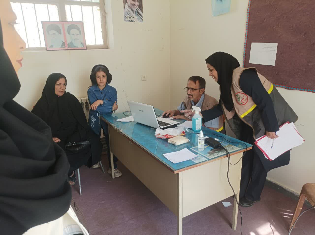 با حضور پزشکان و پرستاران مرکز آموزشی درمانی شهید باهنر؛ ارائه خدمات درمانی رایگان به ۲۵۰ نفر در گلباف و سیرچ