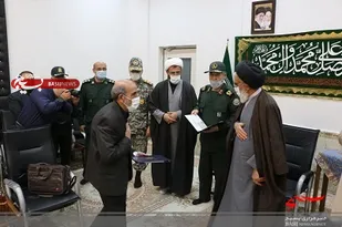 تقدیر نماینده ایثارگران ستادکل نیرو&zwnj;های مسلح از رزمندگان و خانواده&zwnj;های معظم شهدا در قم