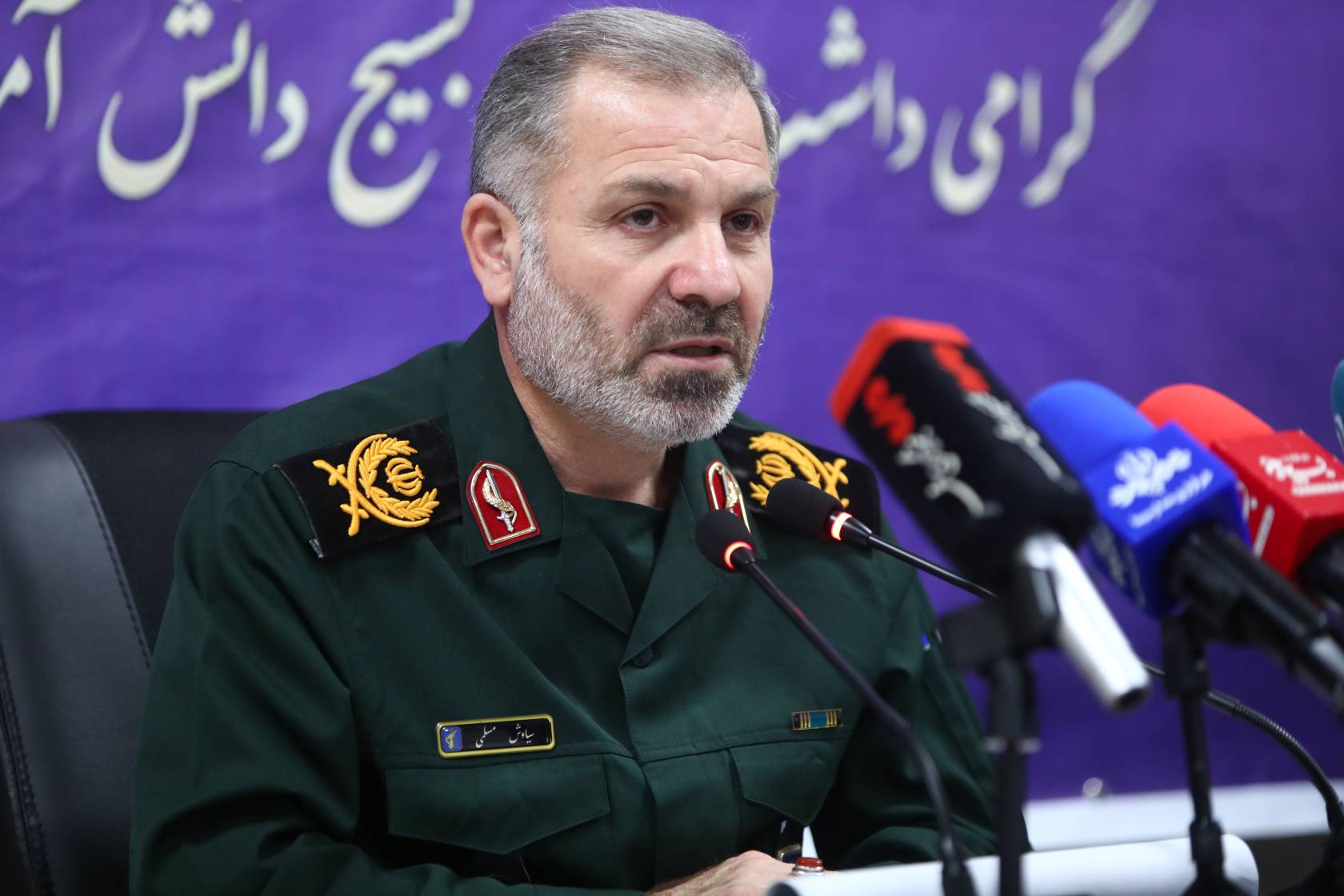 شعار امسال هفته بسیج دانشآموزی، «میفهمیم، میسازیم و میایستیم» است شعار امسال هفته بسیج دانشآموزی، «میفهمیم، میسازیم و میایستیم» است