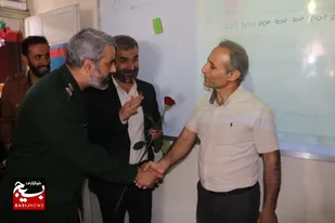 تجلیل فرمانده ناحیه مقاومت بسیج امام جوادالائمه علیه السلام از معلمان+تصاویر