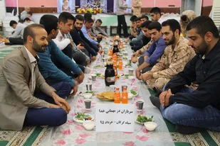 مهمانی سربازان در ماه خدا/تصاویر