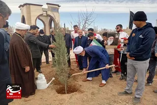 برگزاری آیین درختکاری به یاد رهبر شهید در قهاوند