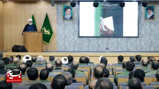 پاسداران، حافظان ارزش&zwnj;هایی هستند که با خون امام حسین(ع) زنده مانده است