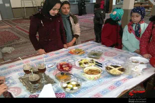 جشنواره غذا به&zwnj;مناسبت هفته بسیج در پایگاه محدثه بهار
